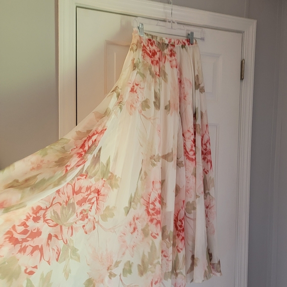 Women's Flowy Floral Maxi Skirt ChicWish - Picture 7 of 10